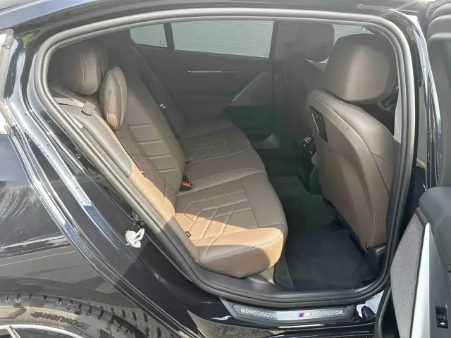 BMW i5 — Фото автомобиля 12
