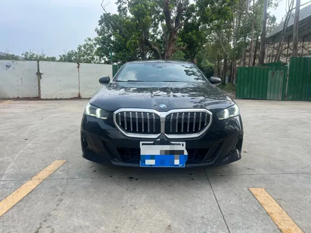 BMW 5 Series — Фото автомобиля 2