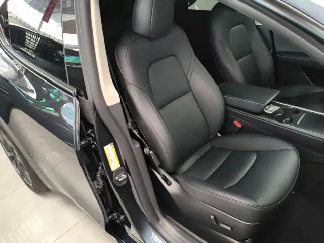 Tesla Model Y — Фото автомобиля 24