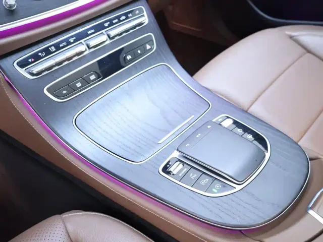 Mercedes-Benz E-Class — Фото автомобиля 12