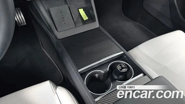 Tesla Model 3 — Фото автомобиля 30