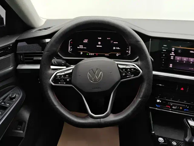 Volkswagen Passat — Фото автомобиля 15