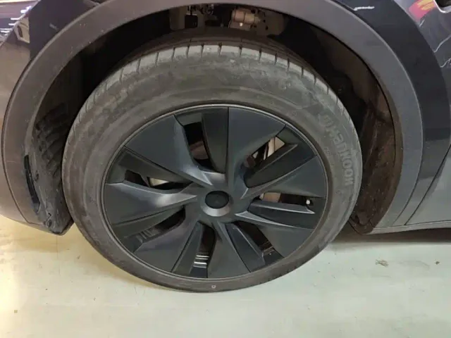 Tesla Model Y — Фото автомобиля 22