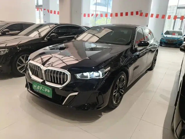 Фотография автомобиля — BMW 5 Series