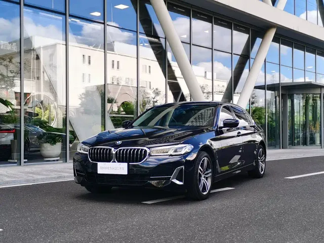 Фотография автомобиля — BMW 5 Series