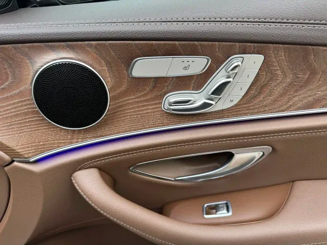 Mercedes-Benz E-Class — Фото автомобиля 25