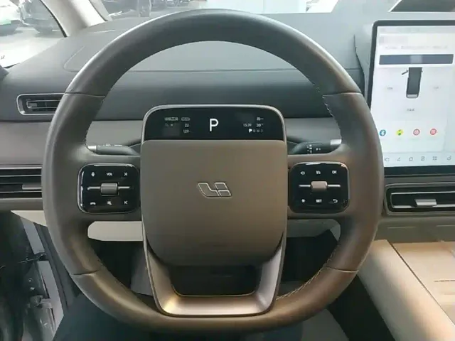 Li Auto MEGA — Фото автомобиля 10