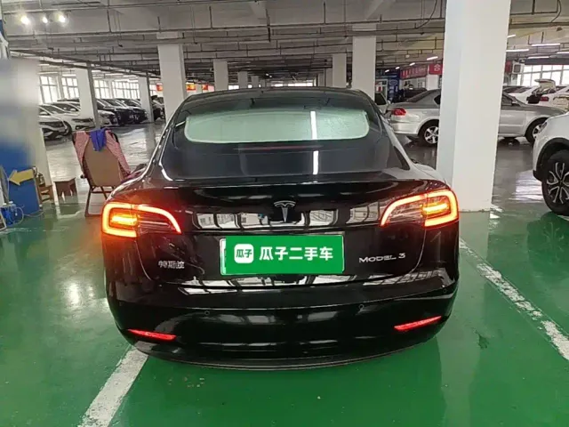 Tesla Model 3 — Фото автомобиля 5