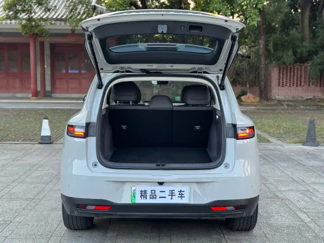 Leapmotor B10 — Фото автомобиля 21