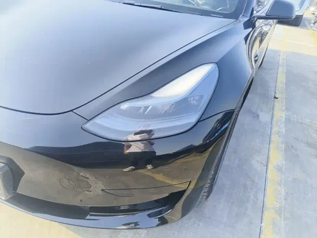 Tesla Model 3 — Фото автомобиля 23