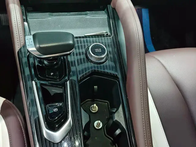 Geely Xingyue L — Фото автомобиля 6