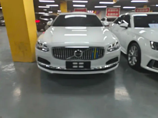 Volvo S90 — Фото автомобиля 2