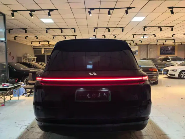 Li Auto L9 — Фото автомобиля 15
