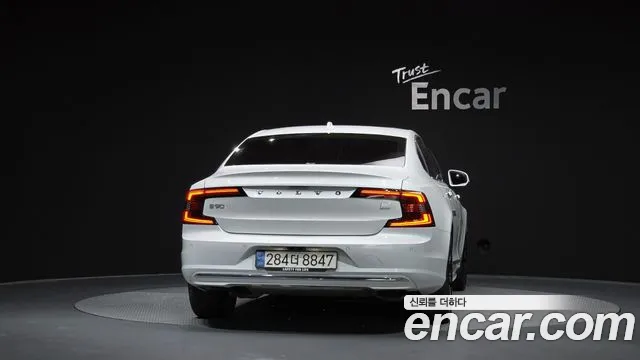 Вольво S90 — Фото автомобиля 4