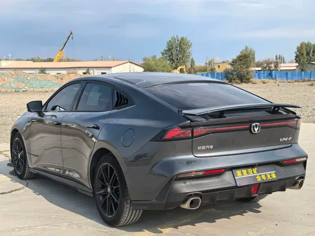 Changan Changan UNI-V 2022 1.5T Premium Model — Фото автомобиля 7