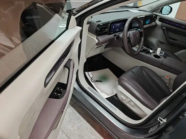 Leapmotor C11 — Фото автомобиля 15