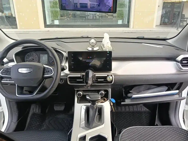 Geely Binyue — Фото автомобиля 5