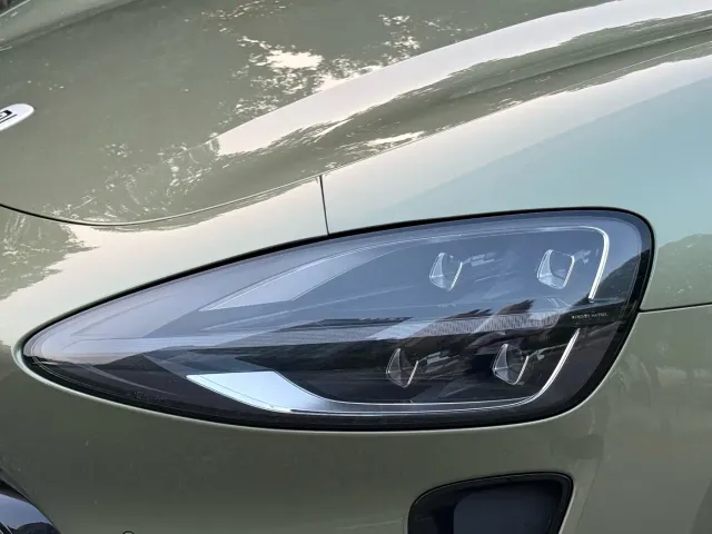 Xiaomi SU7 — Фото автомобиля 8