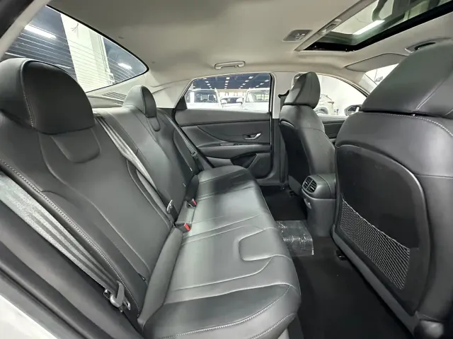 Hyundai Elantra — Фото автомобиля 15