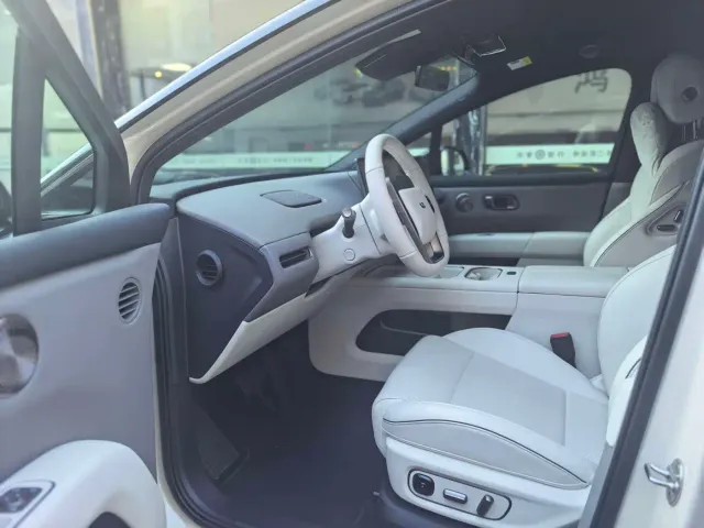 Li Auto i6 — Фото автомобиля 4