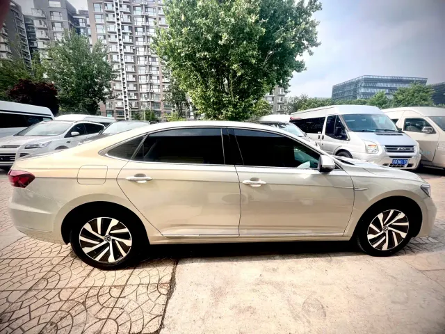 Volkswagen Passat — Фото автомобиля 4