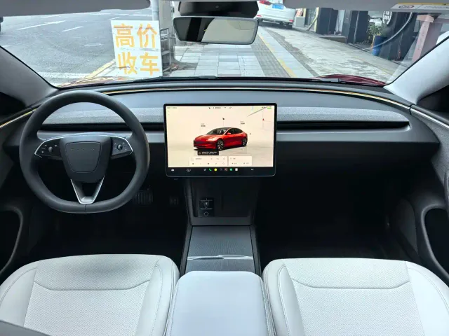 Tesla Model 3 — Фото автомобиля 9