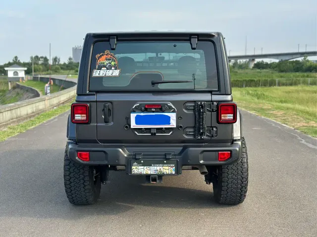 Jeep Wrangler — Фото автомобиля 5