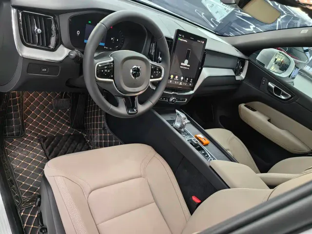 Volvo XC60 — Фото автомобиля 5