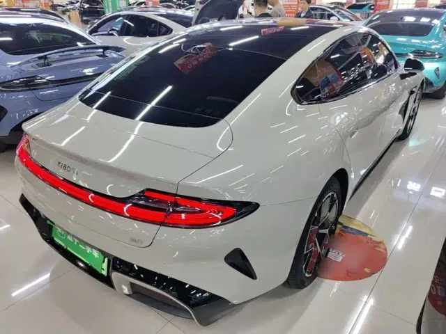 Xiaomi SU7 — Фото автомобиля 6