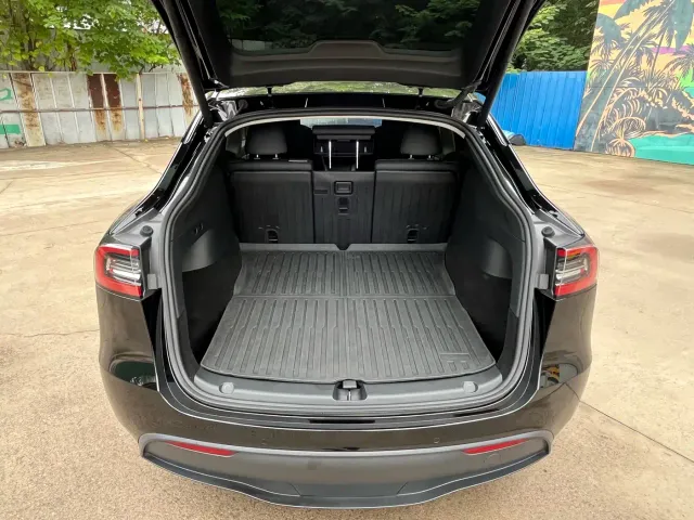 Tesla Model Y — Фото автомобиля 17