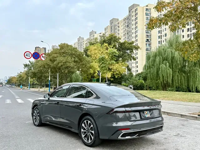 Lincoln Z — Фото автомобиля 5