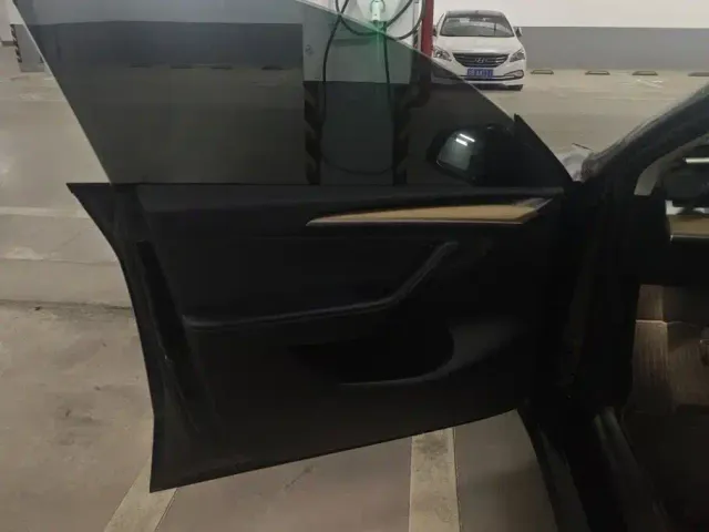 Tesla Model Y — Фото автомобиля 7