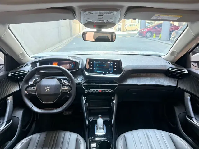 Peugeot 2008 — Фото автомобиля 8