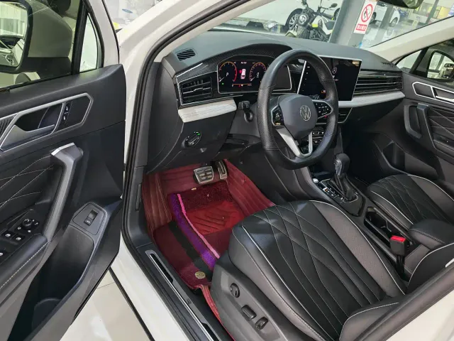 Volkswagen Tiguan L — Фото автомобиля 10