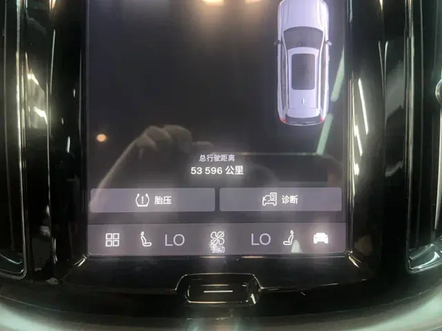 Volvo XC60 — Фото автомобиля 2