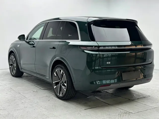 Li Auto L8 — Фото автомобиля 4