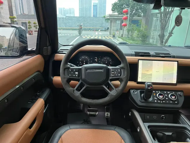 Land Rover Defender — Фото автомобиля 9