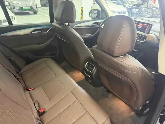 BMW iX3 — Фото автомобиля 15