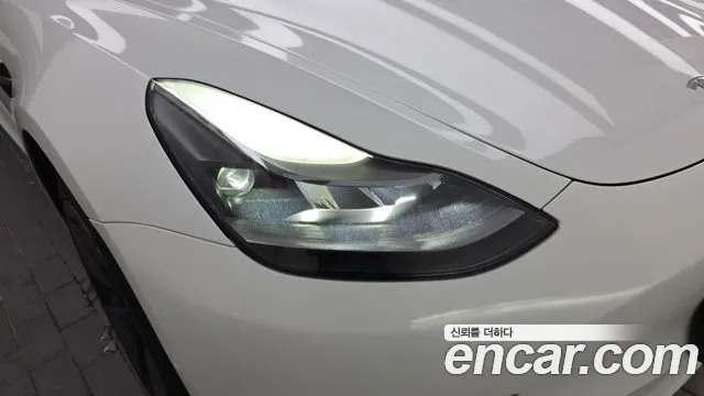 Tesla Model 3 — Фото автомобиля 22