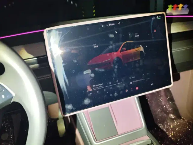 Tesla Model Y — Фото автомобиля 14