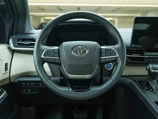 Toyota Granvia 2022 2.5L Hybrid Noble Edition — Фото автомобиля 16