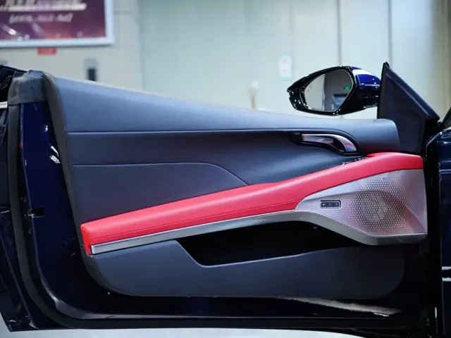 Lotus Emira — Фото автомобиля 15