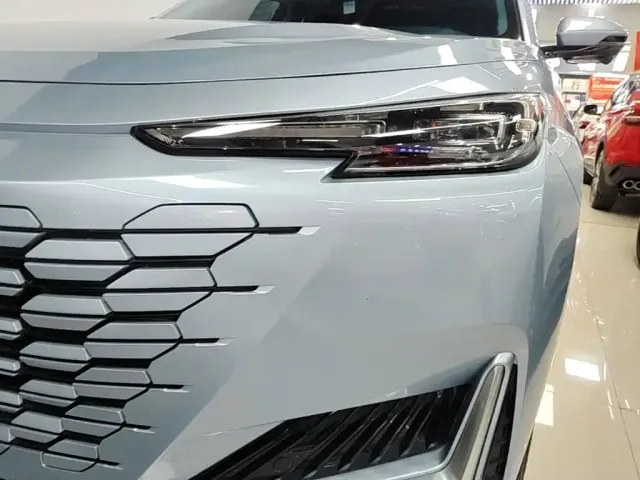 Changan Changan UNI-K 2021 2.0T Excellence — Фото автомобиля 23