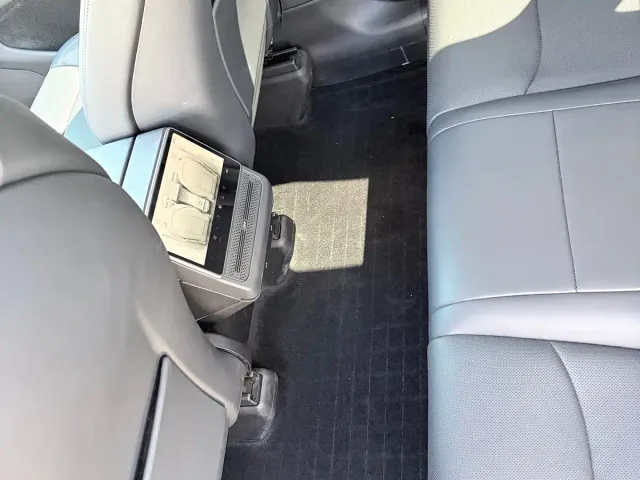 Tesla Model Y — Фото автомобиля 15