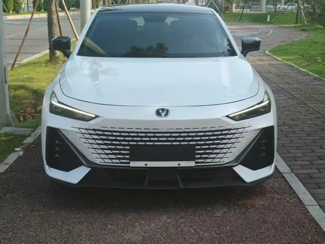 Changan Changan UNI-V 2023 1.5T Sport Edition — Фото автомобиля 2