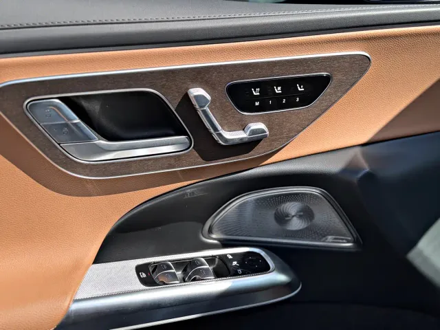 Mercedes-Benz E-Class — Фото автомобиля 6
