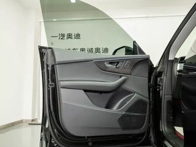 Audi Audi Q8 2023 55 TFSI Luxury Sport — Фото автомобиля 9