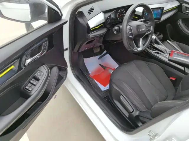 Roewe i5 — Фото автомобиля 15