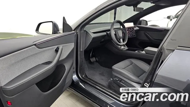 Tesla Model Y — Фото автомобиля 10