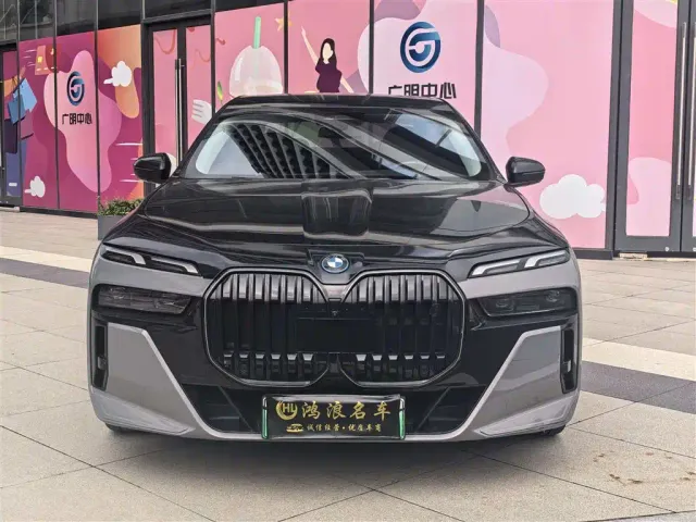 BMW i7 — Фото автомобиля 2